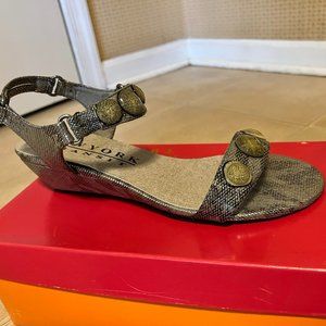 NWT! Ny Transit -  Pewter Sandal with Embellishments - Size 8.5